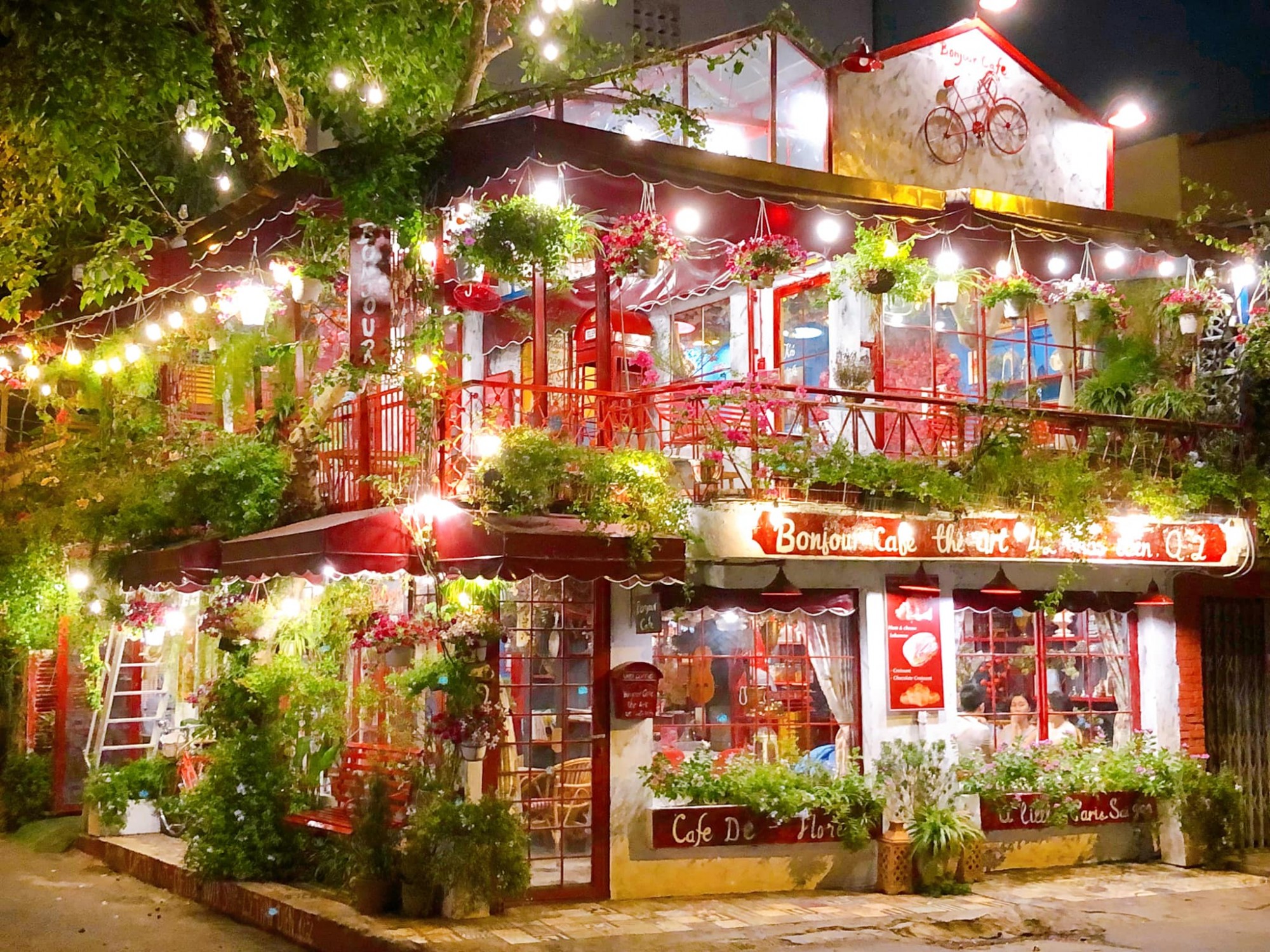 Bonjour Cafe The Art
